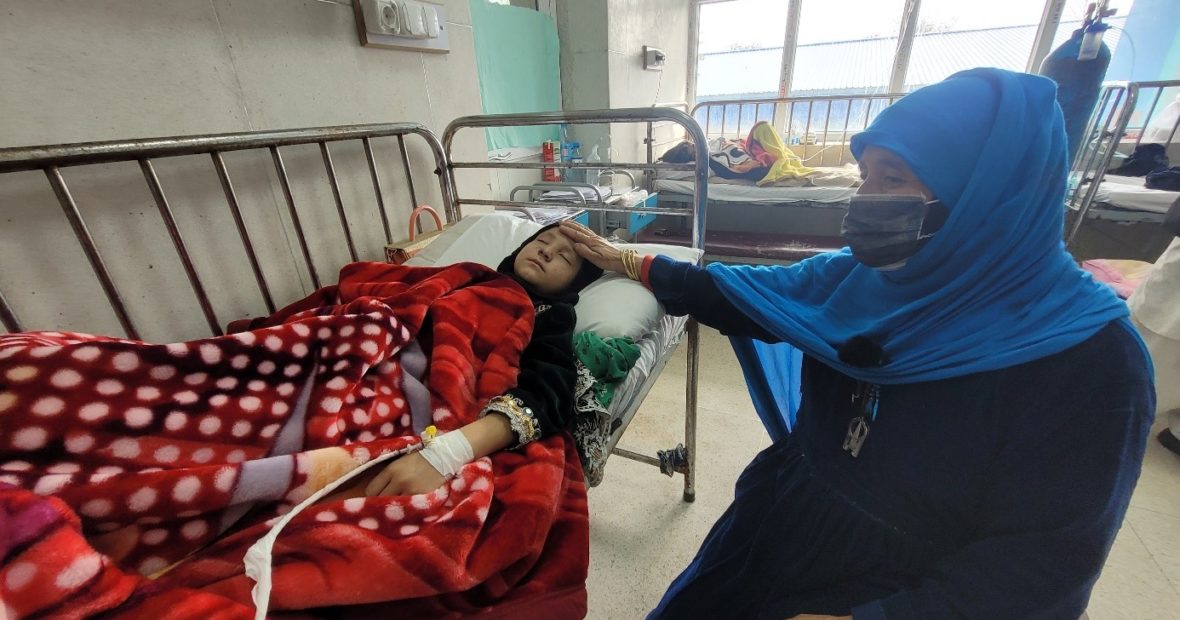 افغانستان: د تخصصي روغتیا څارنې نشتون له امله میلیونونه ماشومان له خطر سره مخ دي