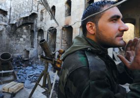 نصف مدينة، نصف حرب، نصف حياة…يوميات قذائف تدك مدن سورية
