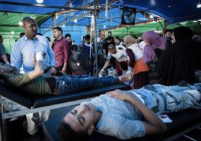 ممرضة في غزة: «لم يكُن أمامنا إلَّا أن نضع مرضانا على الأرض»