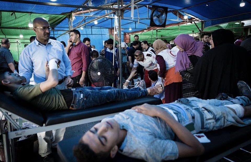 ممرضة في غزة: «لم يكُن أمامنا إلَّا أن نضع مرضانا على الأرض»