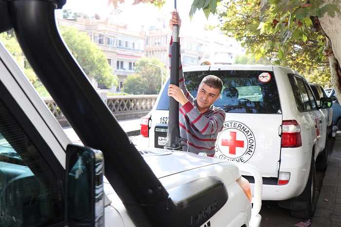 يوم في حياة اللجنة الدولية للصليب الأحمر… عمر جمعة من سورية يتحدث عن عمله