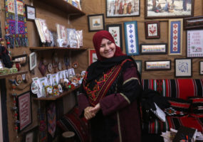 بالحفاظ على التراث والبيئة: نساء فلسطين يكافحن لإيجاد مكان تحت الشمس