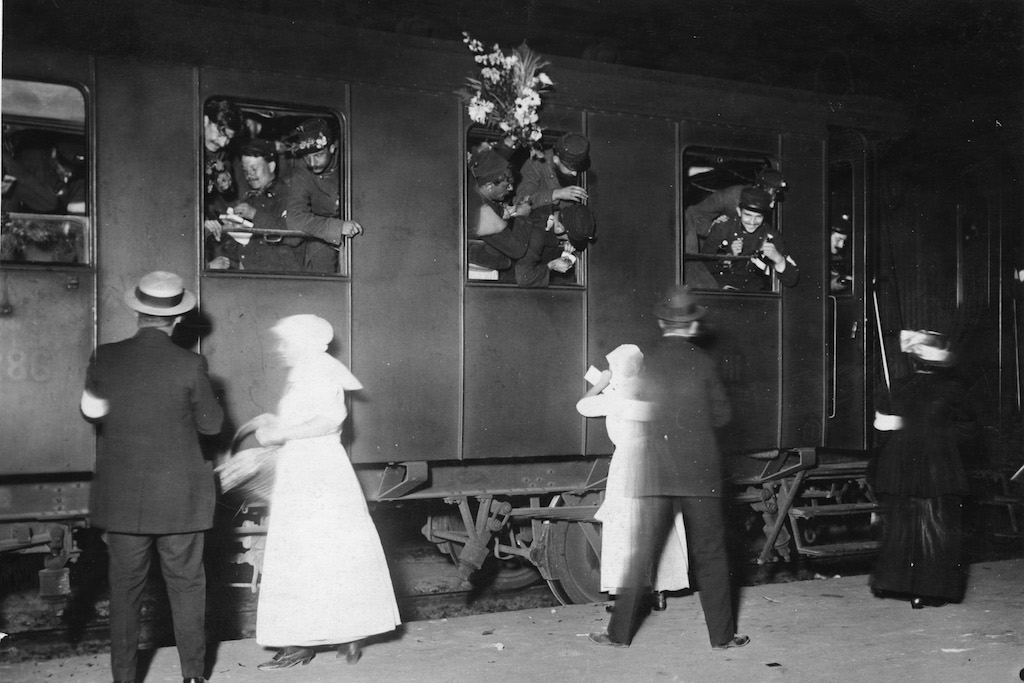 War 1914-1918. Geneva. Arrival of a train with wounded French soldiers. ICRC. R. Gilli