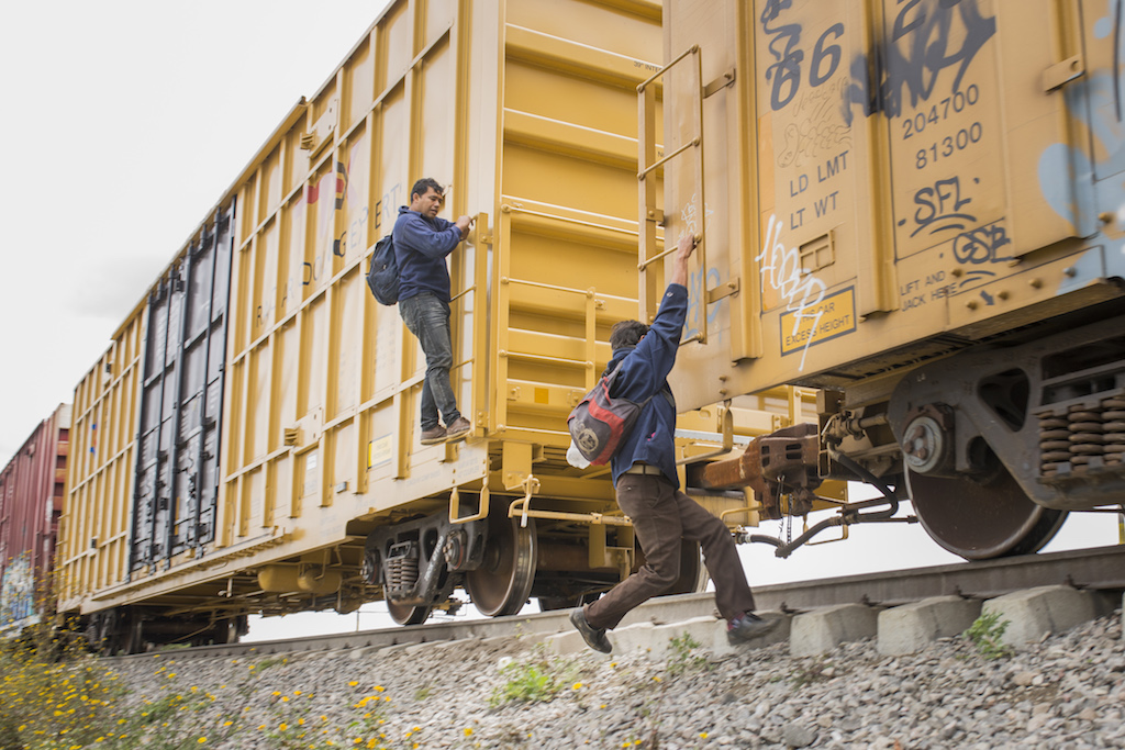 Mexico. Puebla, Ciudad Serdán. The ICRC and the Mexican Red Cross provide assistance to migrants. Migrants cling to a train to travel. ICRC/Brenda Islas. 2016