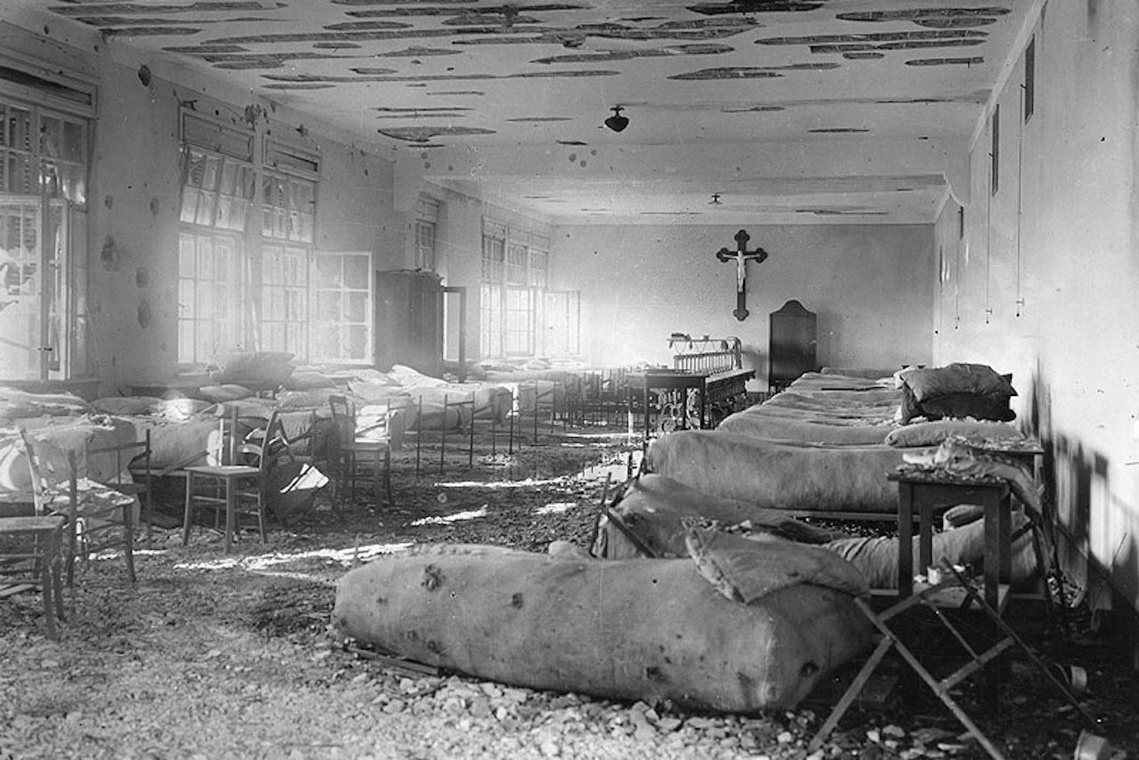 Austria, 1914-1918. Military field hospital after an attack. © Austrian National Library, Vienna / hist-00814. Medical care