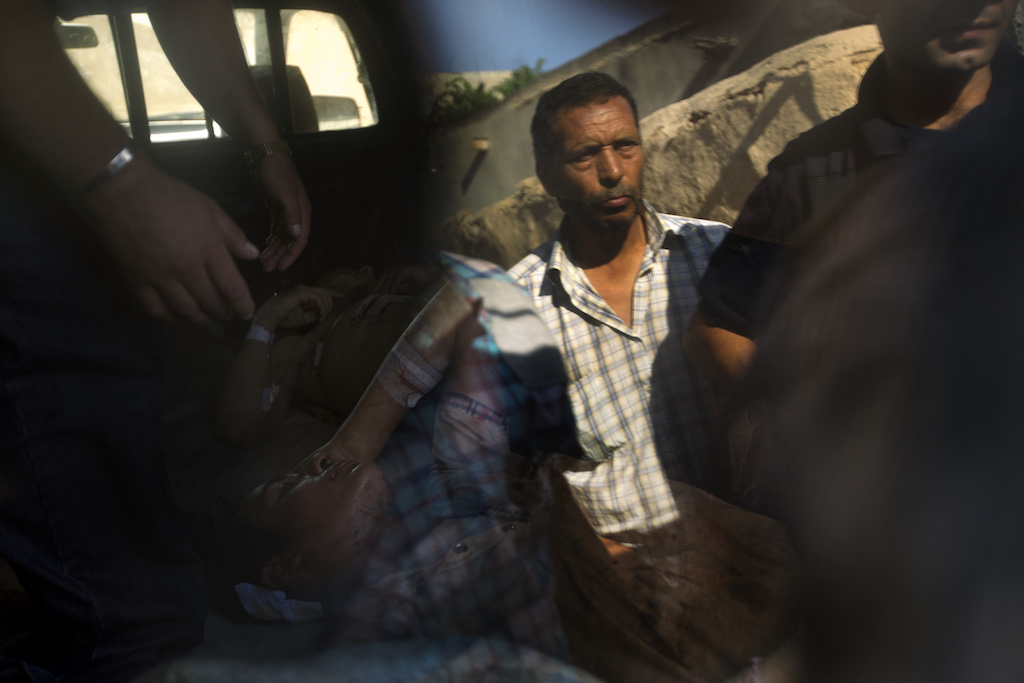 Syria 2012. Homs governorate, Qussayr. Wounded persons are transported by truck to a hospital in Lebanon. ICRC/GARCIA VILANOVA, RICARDO