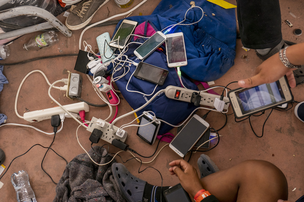 Mexico 2018. Digital risks. Restoring Family Links services are provided for migrantsby the Mexican Red Cross and the ICRC. ICRC/Brenda Islas