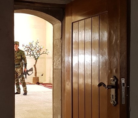 Where are the carrots? Positive discipline for armed groupsWhere are the carrots? Positive discipline for armed groups