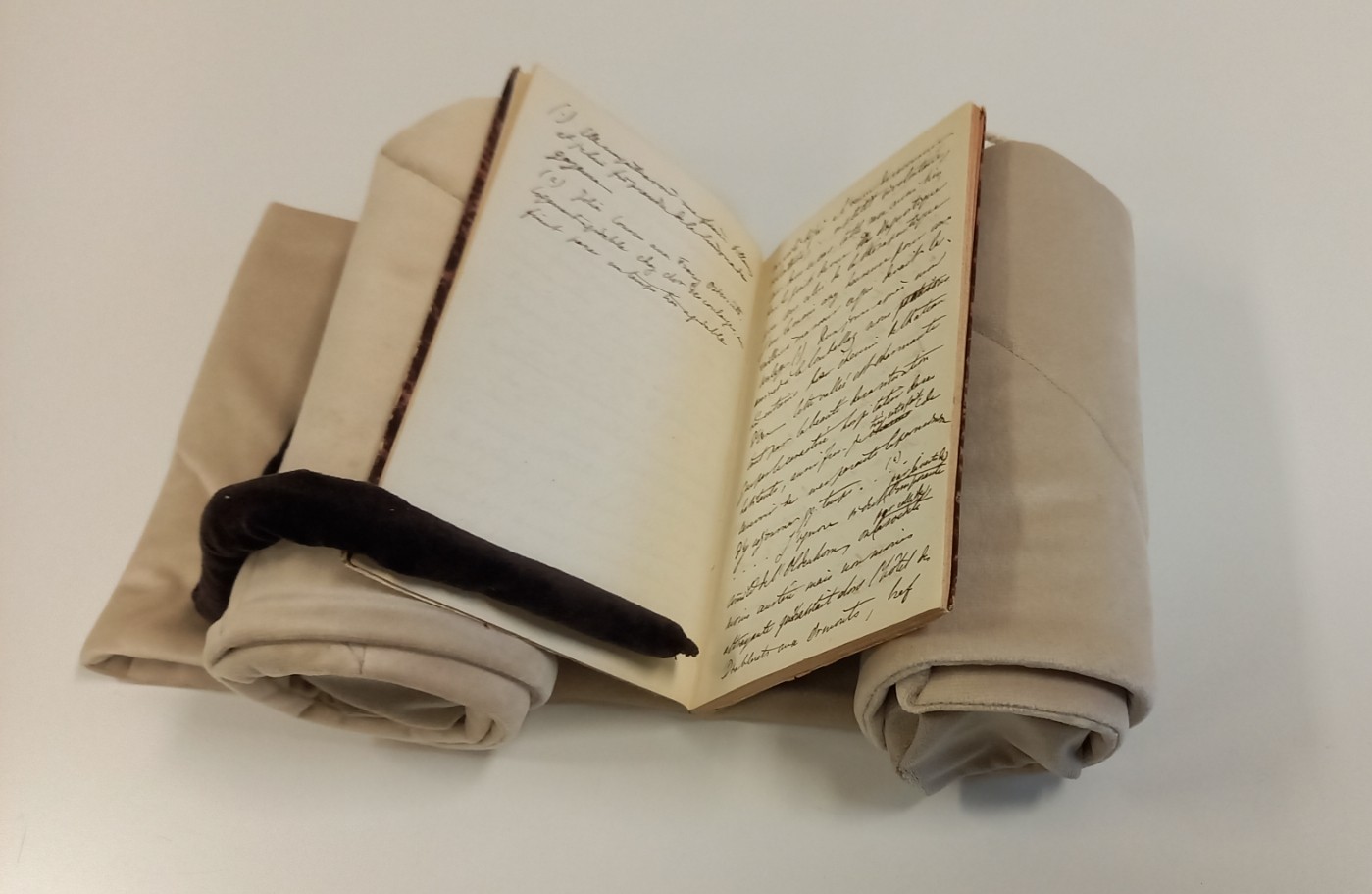 La matérialité des sources : de la conservation aux conditions de consultation