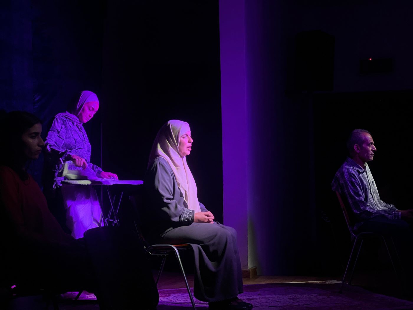 «غياب حاضر».. مسرحية تستكشف الفقد والذاكرة