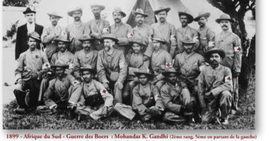 Mohandas K. Gandhi de la Croix-Rouge –