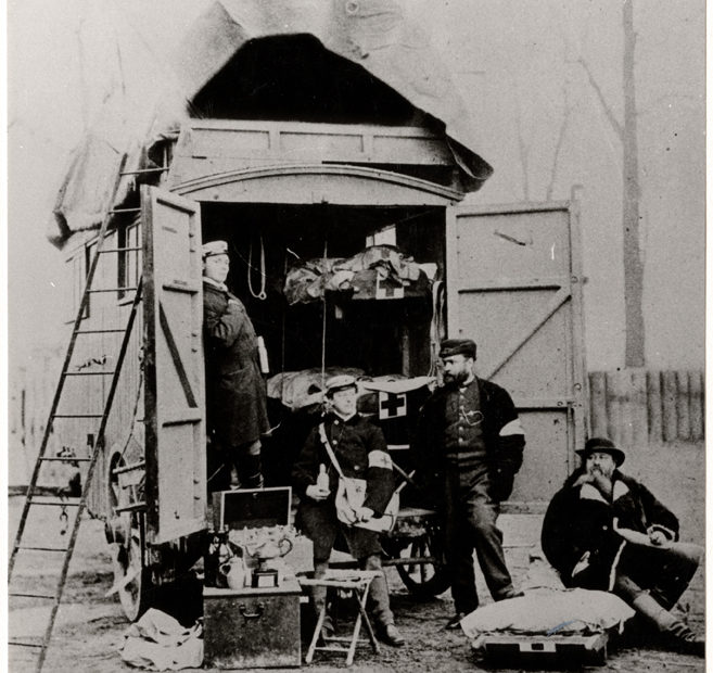 Les premières photos de la Croix-Rouge en opération ont 150 ans !