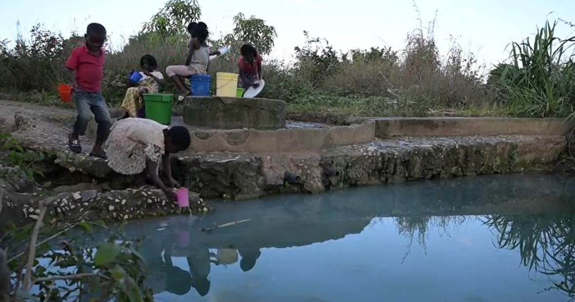 800 000 déplacés au nord du Mozambique : pénuries en eau potable et en soins de santé