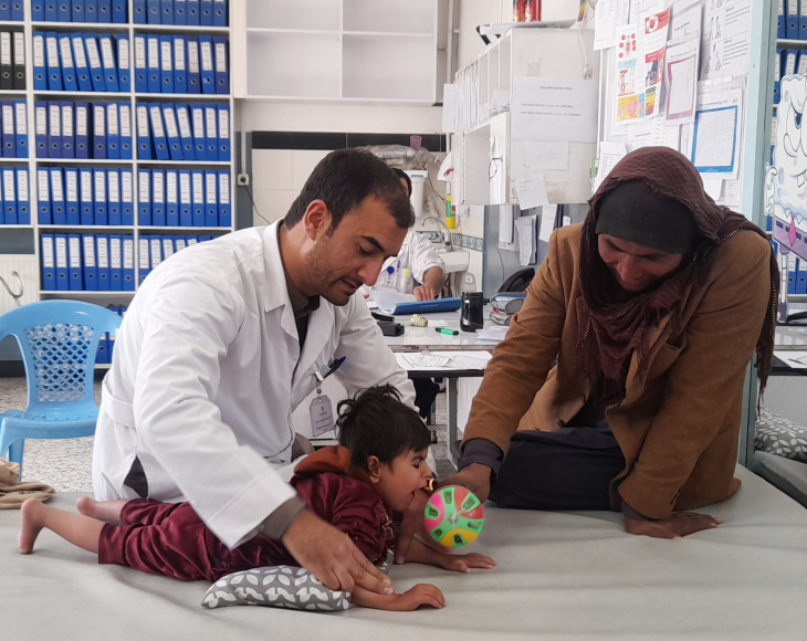 Afghanistan : le CICR traite de plus en plus d’enfants atteints de paralysie cérébrale