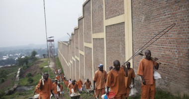 מדוע אנחנו פועלים לסייע לאנשים שחירותם נשללה?
