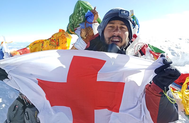 Red Cross reaches the highest point on Earth