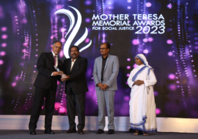 ICRC honoured in India with the Mother Teresa Memorial Award for Social Justice for its humanitarian work 