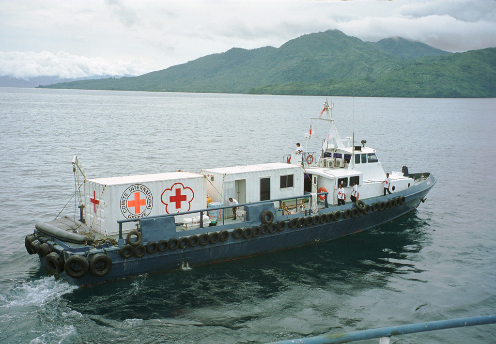 ICRC bekerja sama dengan PMI memberikan bantuan kemanusiaan bagi pengungsi di Ambon dan Ternate