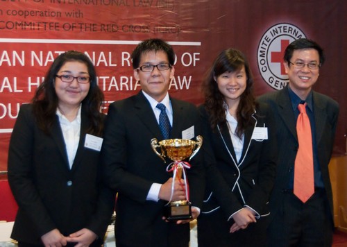 Obrolan Singkat Mengenai HHI Bersama Juara Moot Court Competition IHL Indonesia