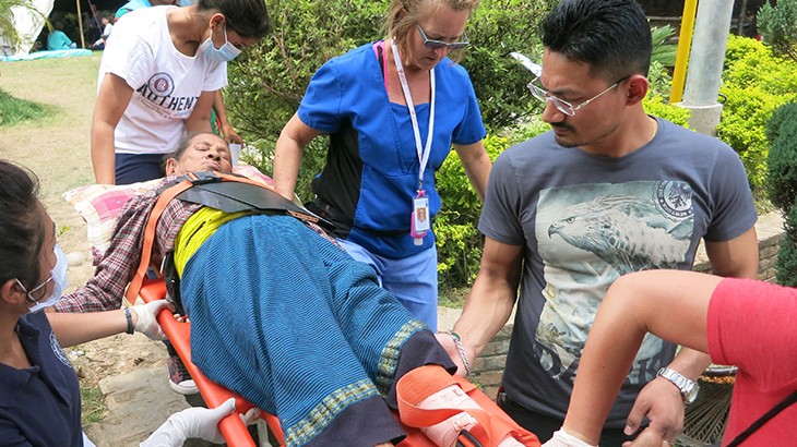 Dokter di sebuah rumah sakit di Nepal: “Kami berada dalam perang tanpa musuh”