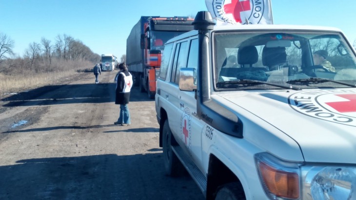 Людям, що опинилися у пастці в Дебальцевому, надається термінова допомога