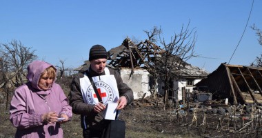 Мешканці зруйнованого села Нікішине готуються до зими