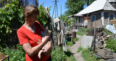 Важко усміхатися. Не усміхатися ще важче.