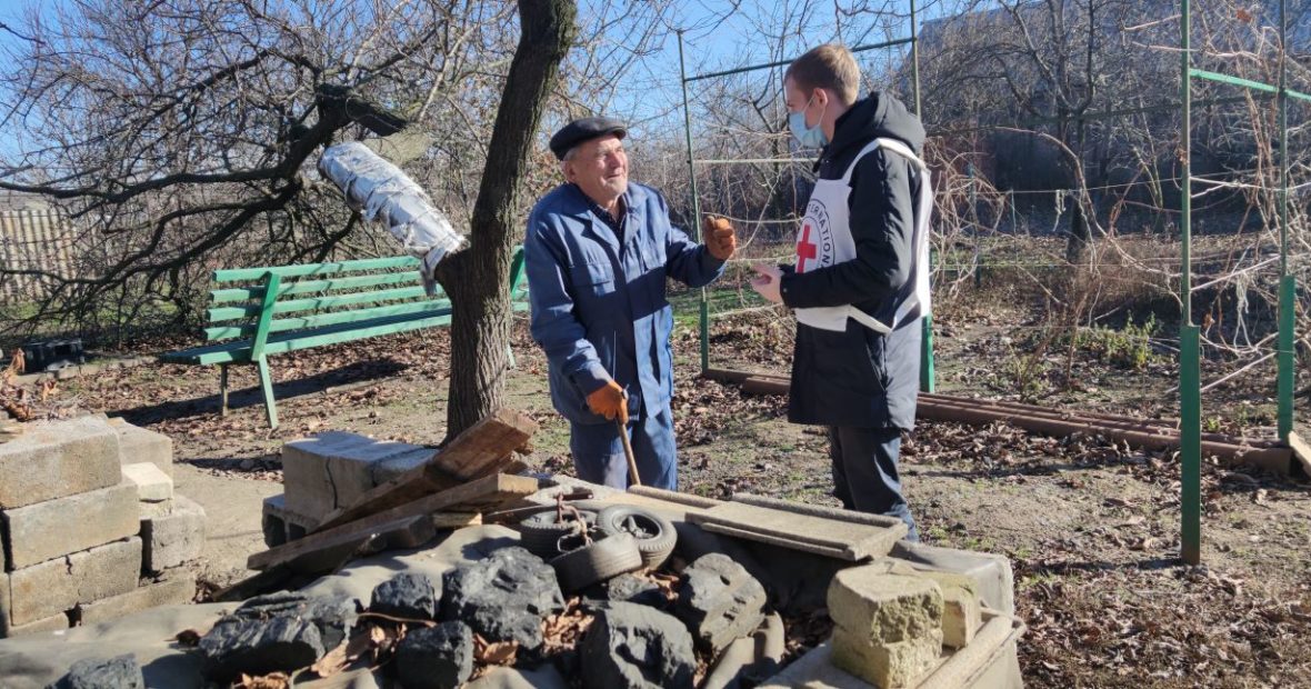 Україна: Триває активний конфлікт, що спричиняє тяжкі гуманітарні наслідки