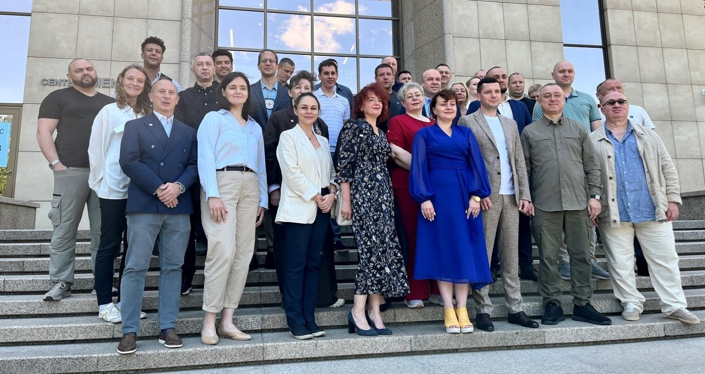 Учасники круглого столу на тему «Міжвідомча взаємодія щодо медичного забезпечення військовополонених», м. Дніпро.