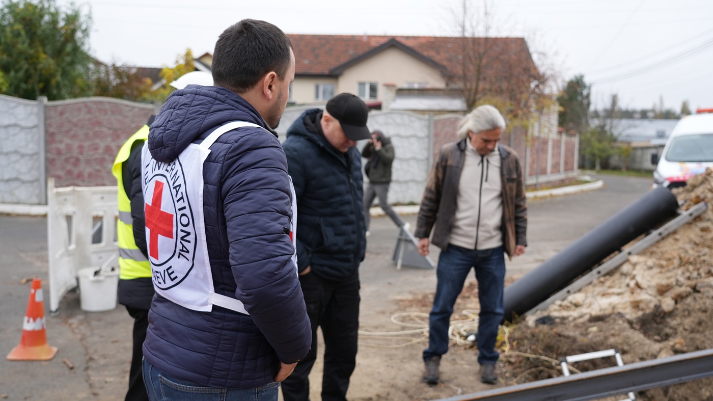 Мережа труб вкладається без риття траншей. Використовується технологія, яка мінімізує негативний вплив на існуючий благоустрій – горизонтальне буріння.
