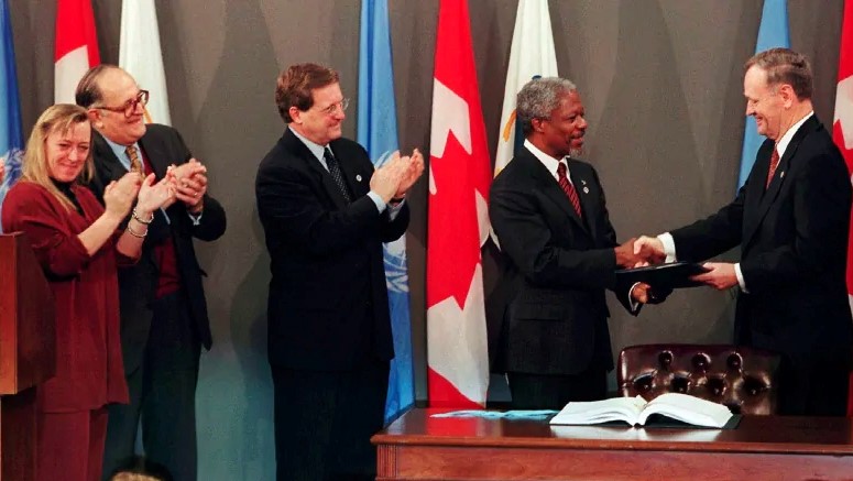 Les mines antipersonnel mises au ban en 1997 : « une victoire pour l’Humanité »