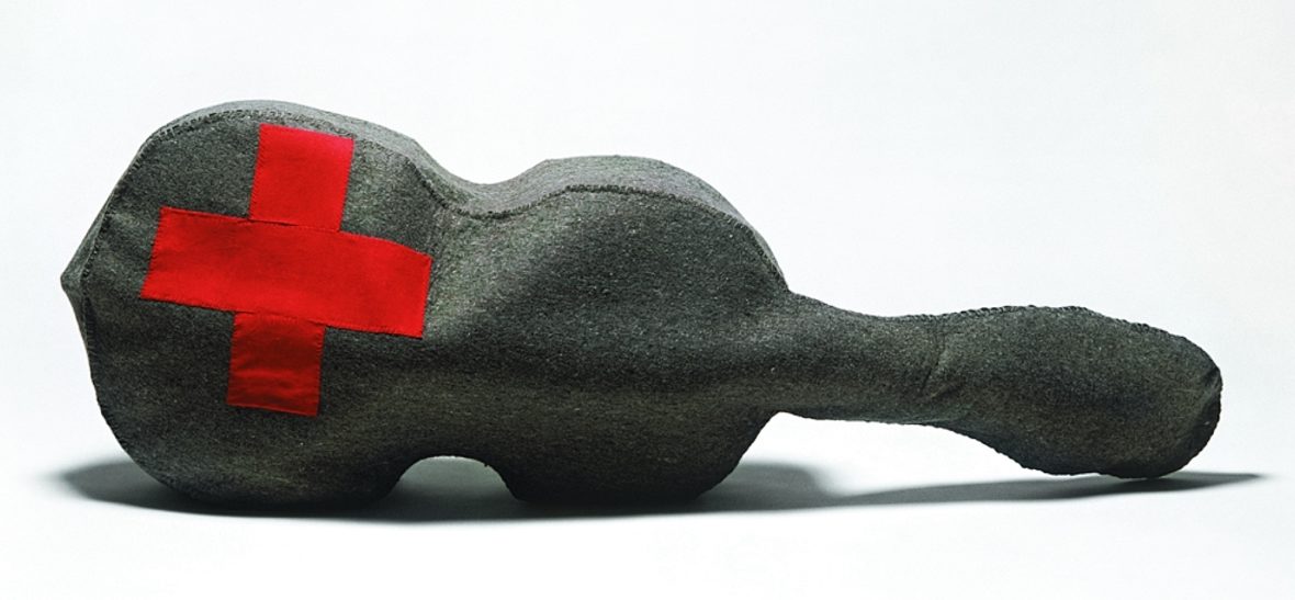 Joseph Beuys, la Croix-Rouge et le feutre gris