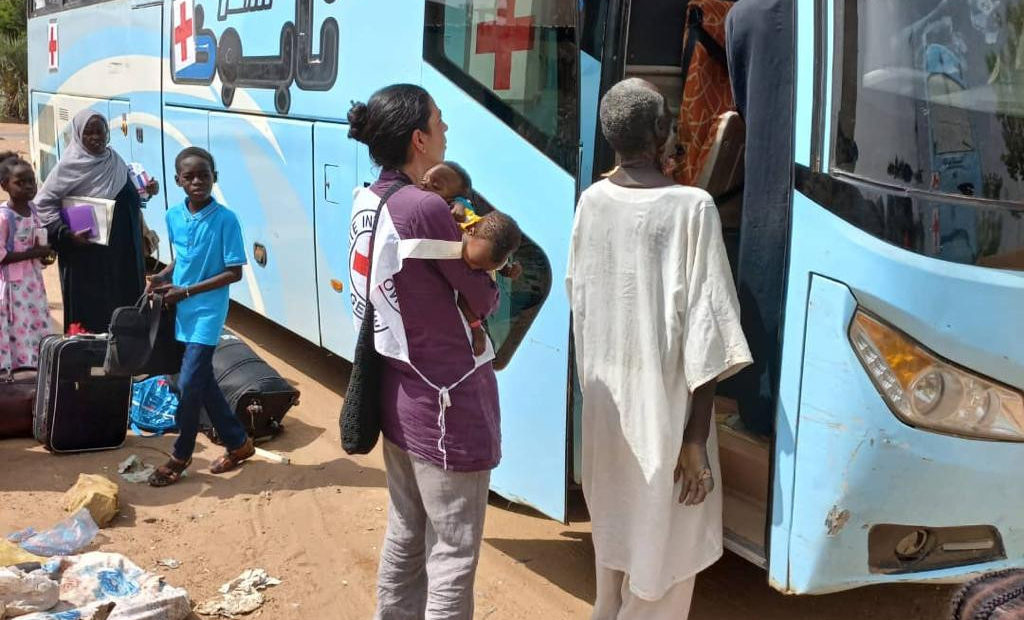 Soudan : le CICR facilite l’évacuation d’un orphelinat de Khartoum, 280 enfants mis à l’abri