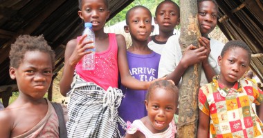 ליבריה: הטיפול ביתומי האבולה