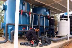 צפון באדיה. ה-ICRC התקין את מערכת הפצת המים הזאת עבור משפחות המארחות פליטים סוריים.  /CC BY-NC-ND/ICRC/A. Sari