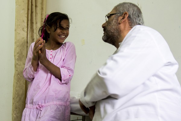 After a few weeks, Doaa was fitted with a prosthesis. Smiling, she asked the doctor, “could I use nail polish on it?” More than a year after the incident, Doaa is still adapting to the changes in her life. The psychosocial support she has been receiving from the ALPC is helping her to regain her self-confidence. 