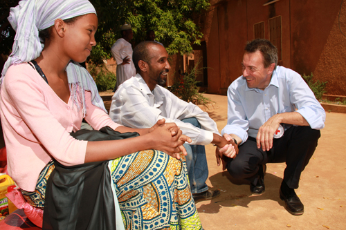 Para Pengungsi Mali Menceritakan Kehidupan Mereka Kepada Presiden ICRC