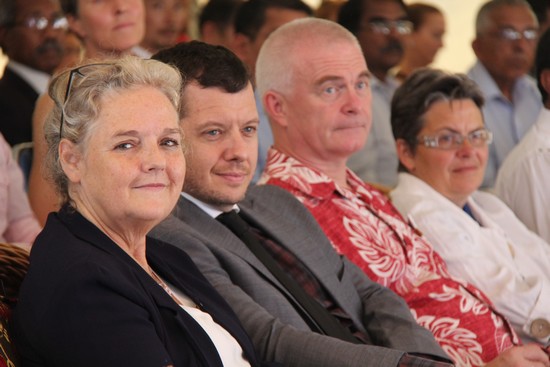 Anne LeClerc (ujung kiri), Kepala Delegasi Regional Asia Tenggara IFRC, dan Drew Penland, Kepala Kantor Timor-Leste ICRC, tampak duduk berdampingan selama acara berlangsung. ©ICRC/Mia Pitria