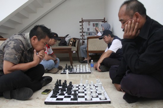 Permainan catur, salah satu permainan yang ditandingkan di acara HUT PMI.  © ICRC/Mia Pitria
