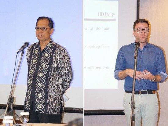 Parni Hadi (kiri) semangat mengusung Jurnalisme Profetik sedangkan Dr. James Munn (kanan) menekankan pentingnya mengembangkan kapasitas lokal. ©ICRC/Mohd Hairul Fahmi