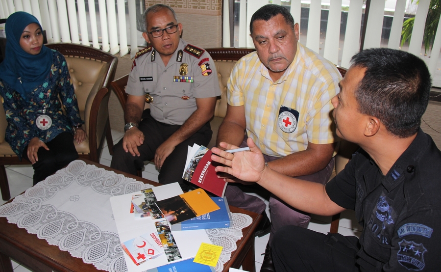 ICRC berdialog dengan Polisi di berbagai wilayah Indonesia pada 2015