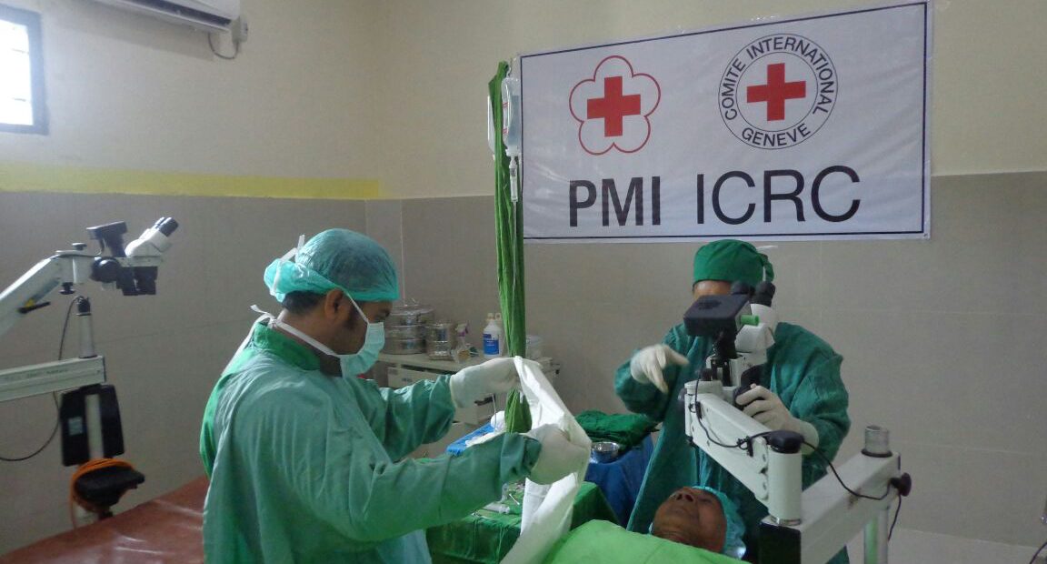 PMI dan ICRC Gelar Operasi Katarak Gratis di Tual