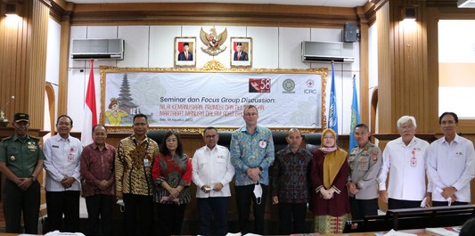 Palang Merah dan tokoh masyarakat Bali mendiskusikan promosi dan pelindungan martabat manusia dalam adat Bali