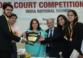 हेनरी डुनेंट मेमोरियल मुट कोर्ट प्रतियोगिता के १७ वीं संस्करण के विजेता निरमा विश्वविद्यालय ।