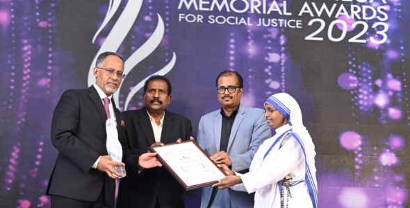 ICRC honoured in India with the Mother Teresa Memorial Award for Social Justice for its humanitarian work 