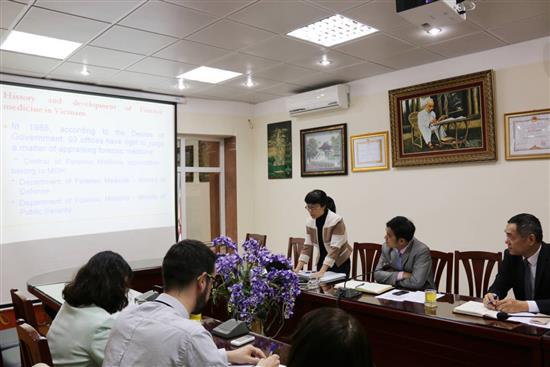 ผู้เข้าร่วมการประชุมแพทย์นิติเวชจากพื้นที่ภาคเหนือและกาคกลางตอนบน 45 คนเข้าร่วมการประชุมซึ่งจัดขึ้นในกรุงฮานอยวันที่ 30 มีนาคม