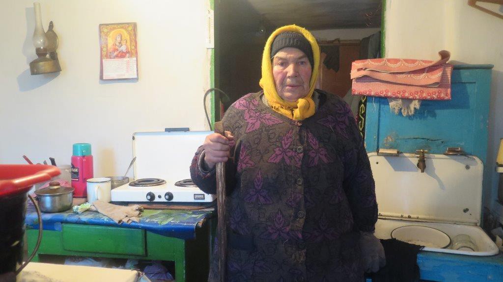 Tsentralniy_ Sima, 94, received construction material to renovate her house after shelling