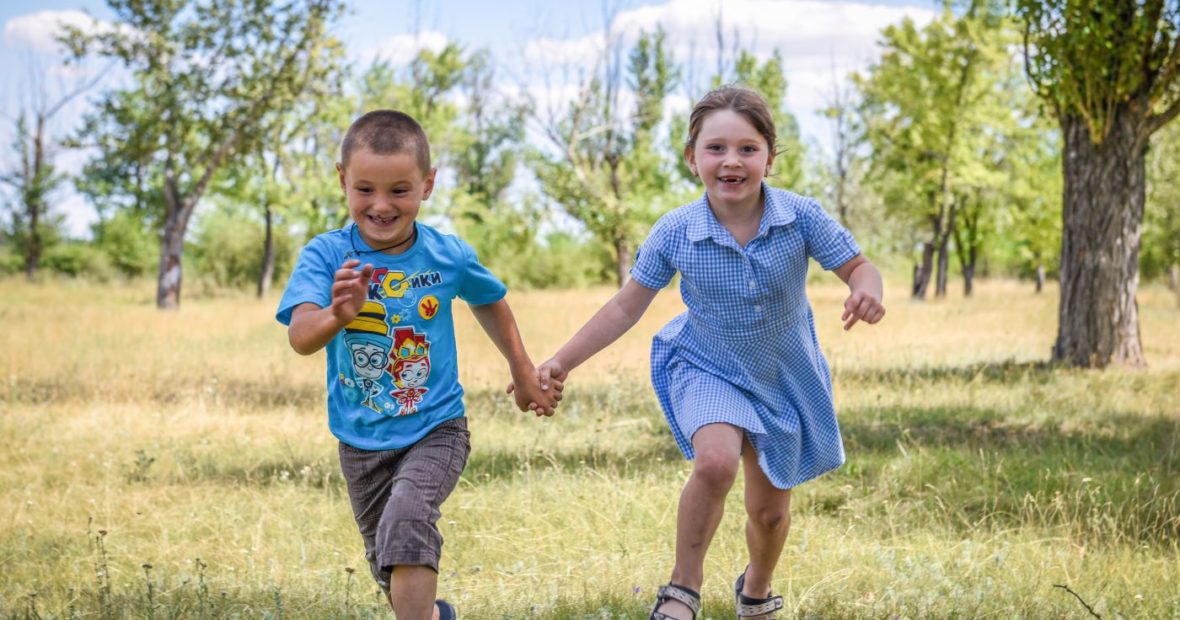 Перше покоління дітей Донбасу, які народилися після початку конфлікту, пішло до школи: «Мої діти ніколи не бачили мирного неба»