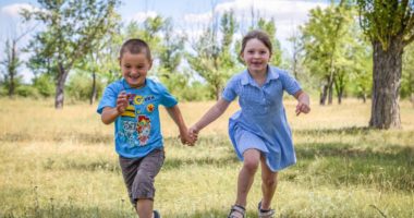 Первое поколение детей Донбасса, родившихся после начала конфликта, пошло в школу: «Мои дети никогда не видели мирного неба»