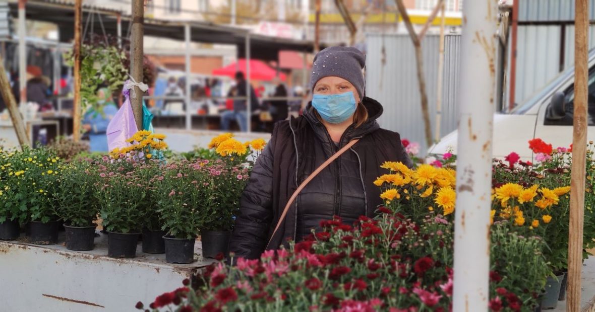 Квітучий бізнес на Донбасі: родина вирощує рослини в теплиці на лінії зіткнення